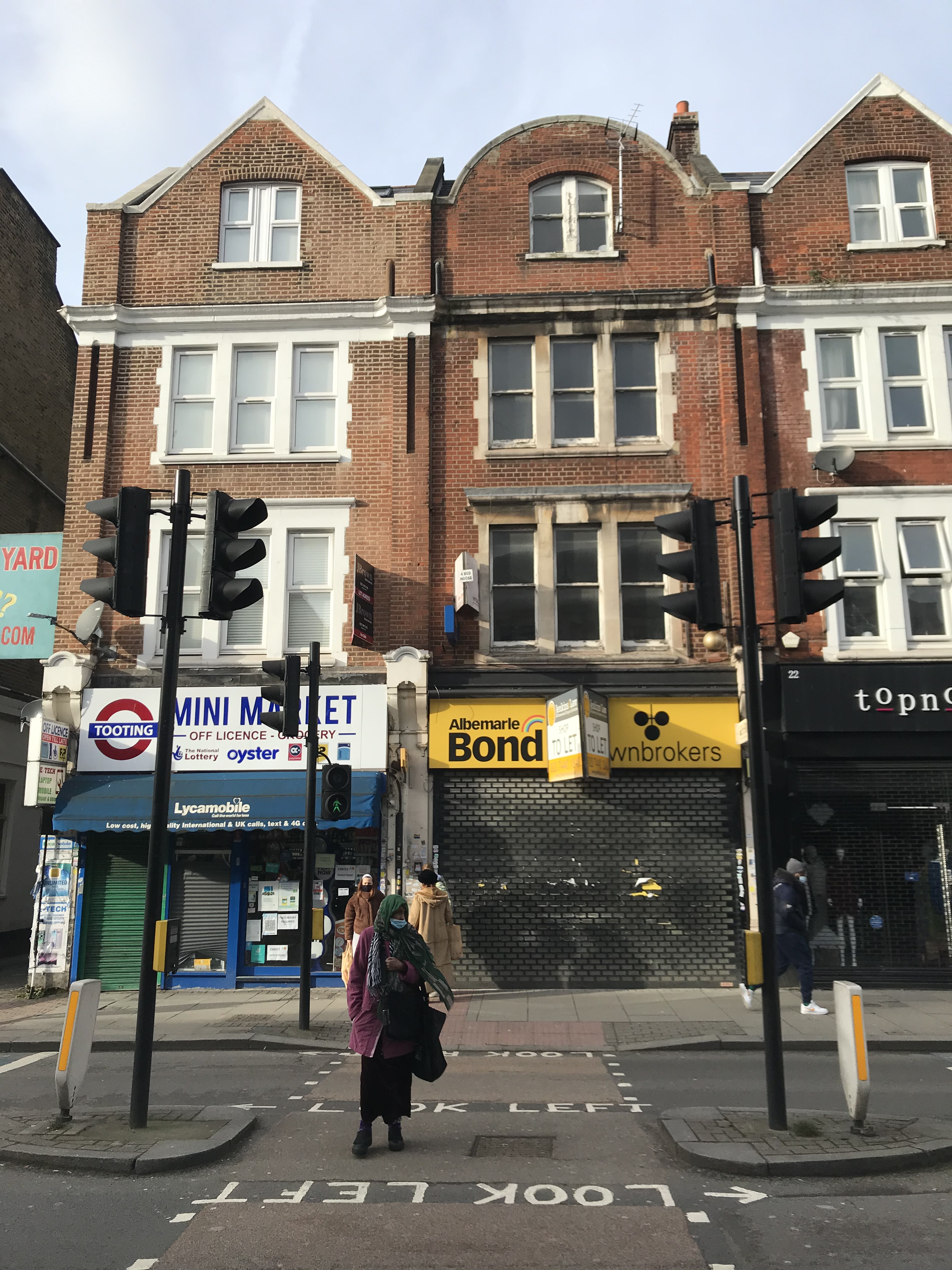 Edgars(yellow sign)