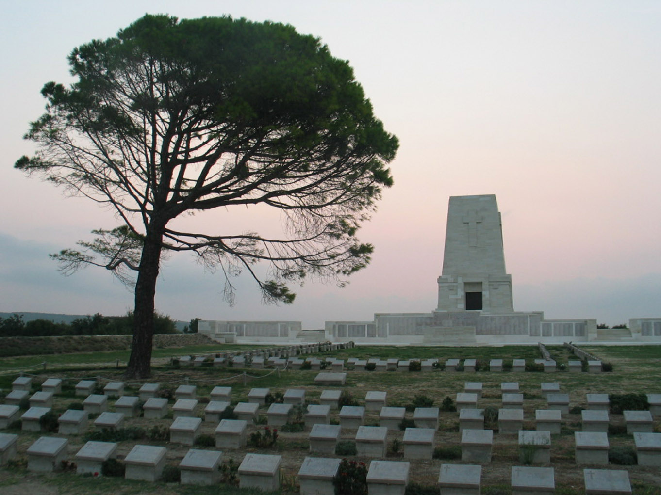 Lone_Pine_Cemetery2