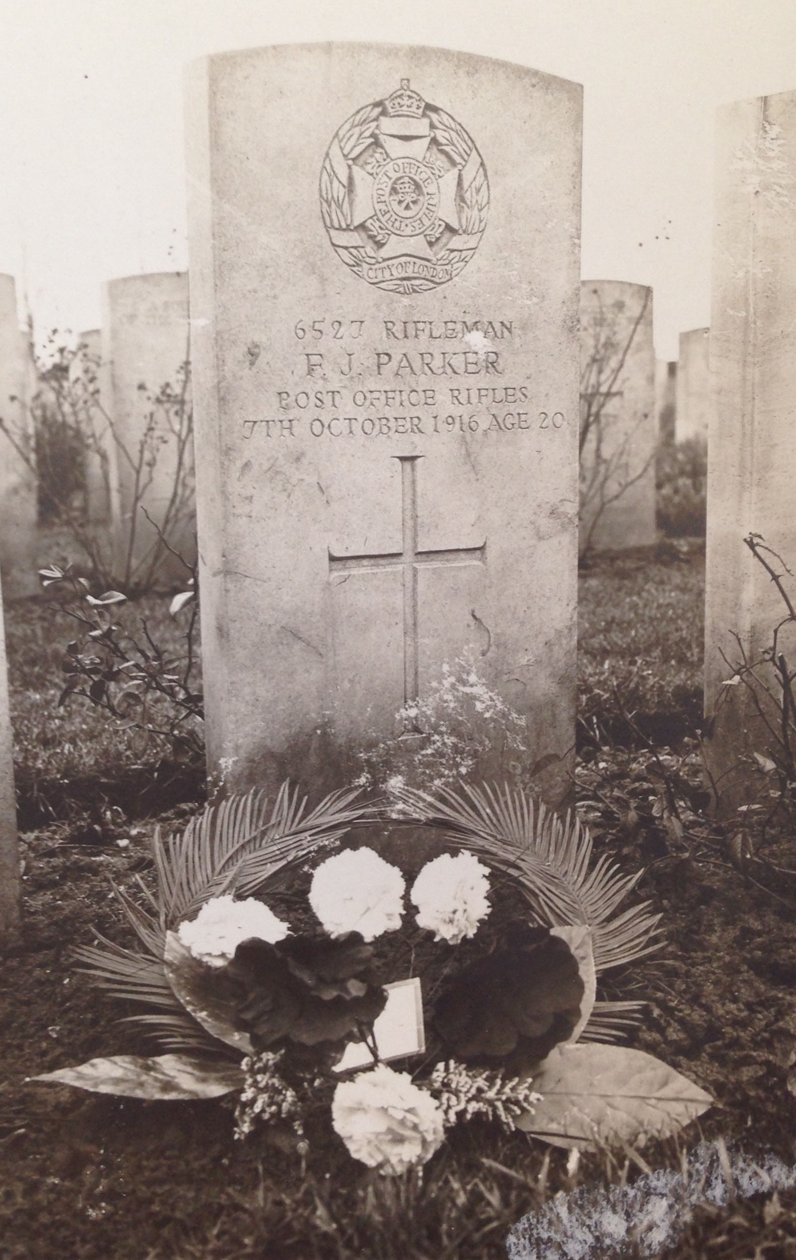 grave-b-w